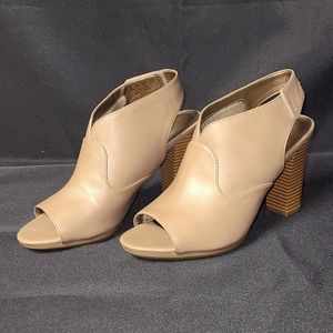 BRAND NEW Life Sride Soft System Naomi Bootie